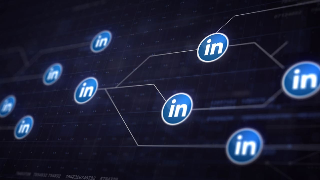 how to stop LinkedIn from training ai on your data